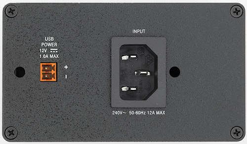 AC+USB 212 power modules are equipped with an IEC power connector