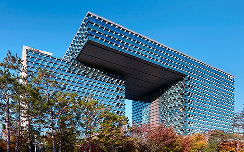 Extron XTP and Pro Series Control Help NCSOFT Deliver the Games the World Plays