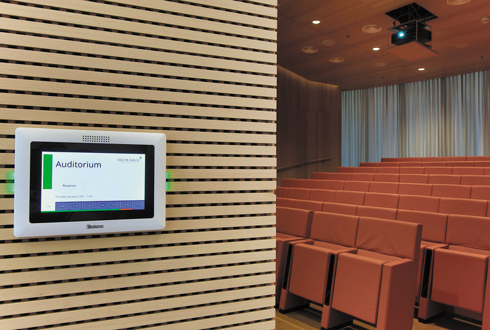 An Extron TLP Pro 520M TouchLink® Pro touchpanel mounted outside of each meeting space provides room availability and scheduling access via the booking software, Room Agent™.