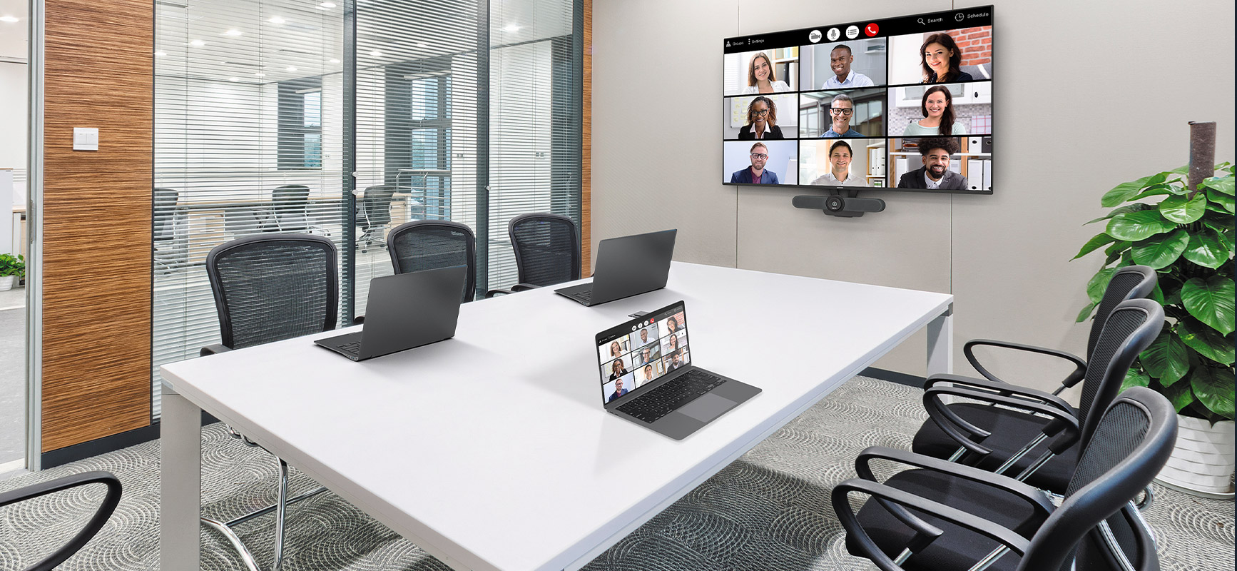 Conference Room running UC meeting with ShareLink Pro 2500