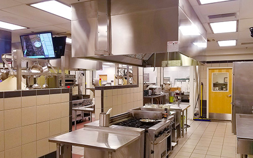 Extrons NAV- und Streaming-Systeme helfen dem Chefkoch des Gastronomieprogramms der St. Helena High School