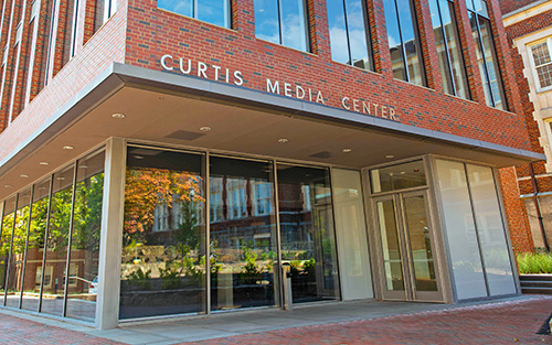 El NAV de AV profesional sobre IP de Extron es el centro del Curtis Media Center de la UNC