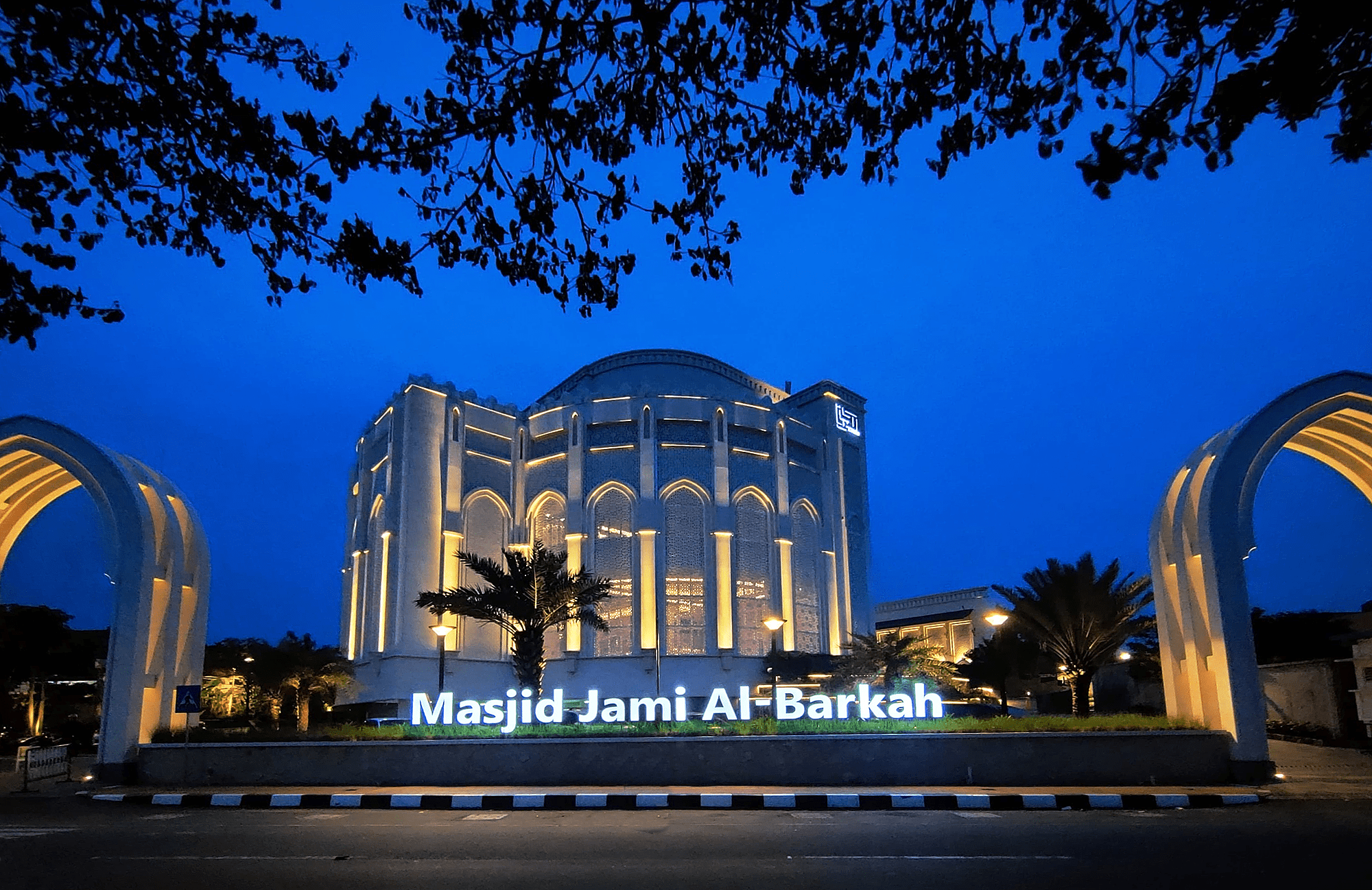 Située à Cileungsi dans le département de Bogor en Indonésie, la mosquée Jami’ Al‑Barkah est un important centre religieux et communautaire.