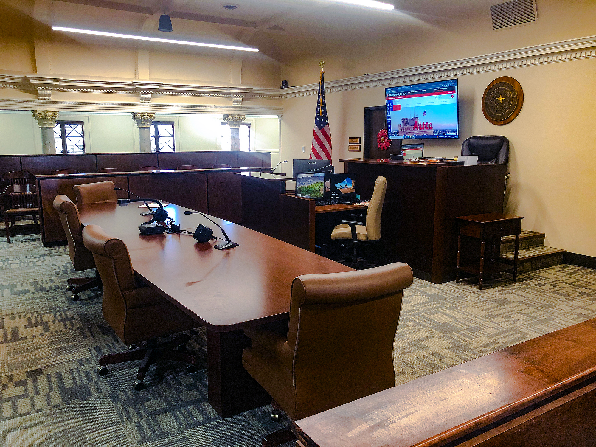 Texas’ McLennan County courthouse built in 1901 underwent a significant technological upgrade, including more displays, an expanded sound system, and Extron NAV and control systems.