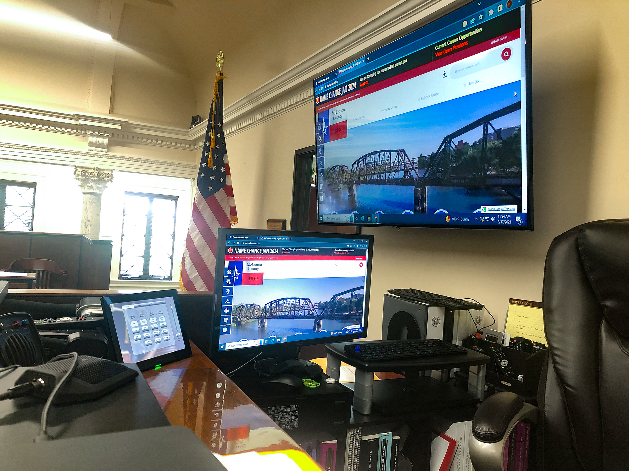 The same content can be presented on any combination of display devices throughout the courtroom.