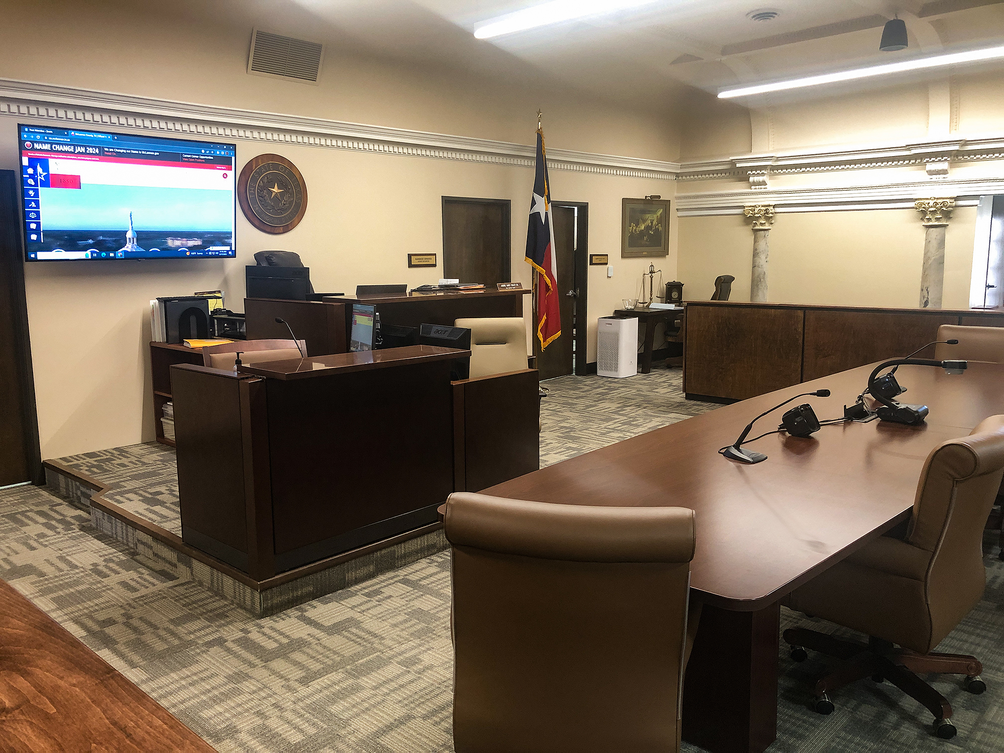 The judge is able to activate and/or mute the courtroom's microphones individually or in any combination using the Extron TouchLink Pro touchpanel at the bench.