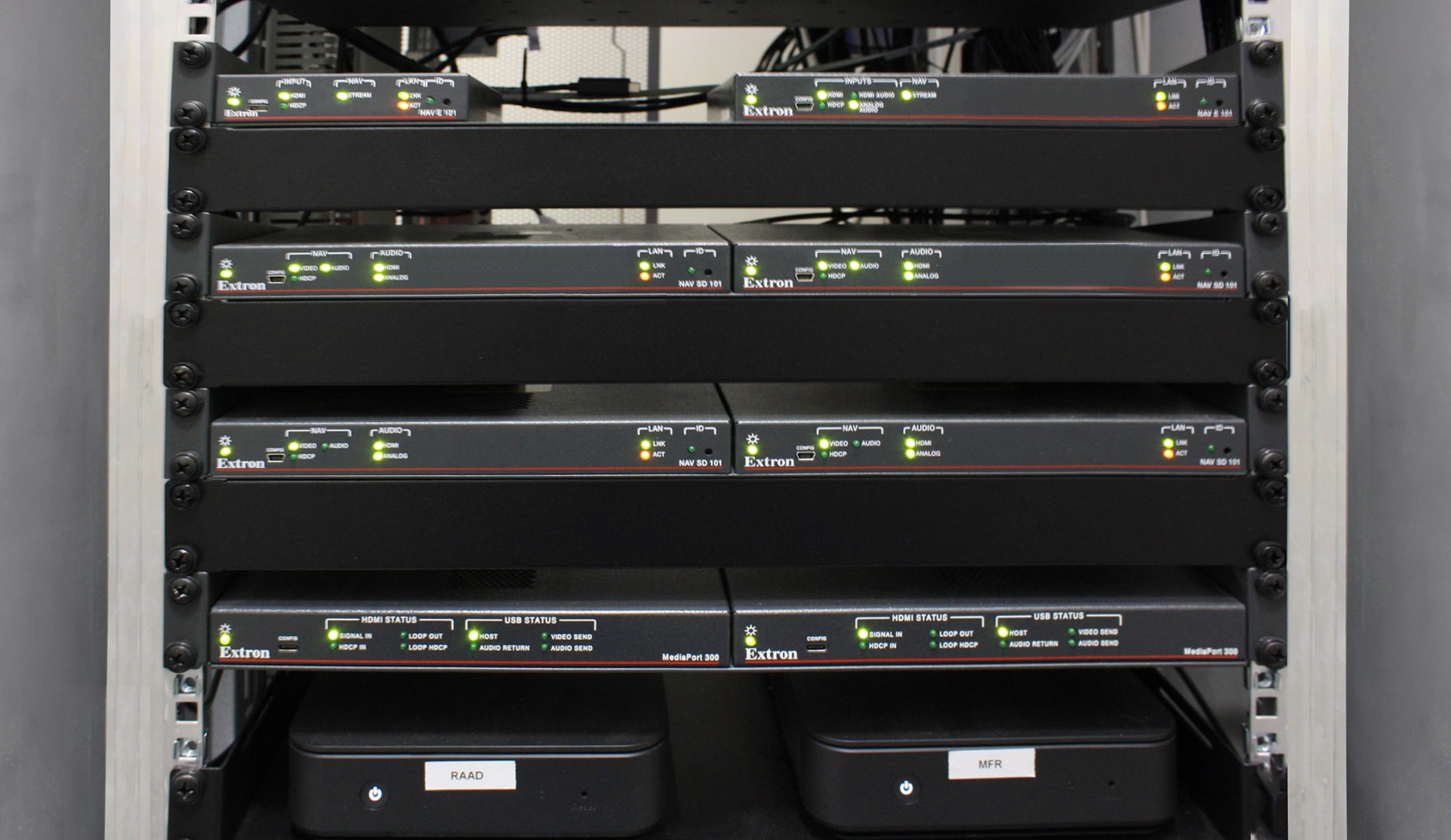 Grâce à leurs boîtiers compacts, les équipements NAV sont des solutions idéales pour un montage en rack ou une installation discrète et dissimulée.
