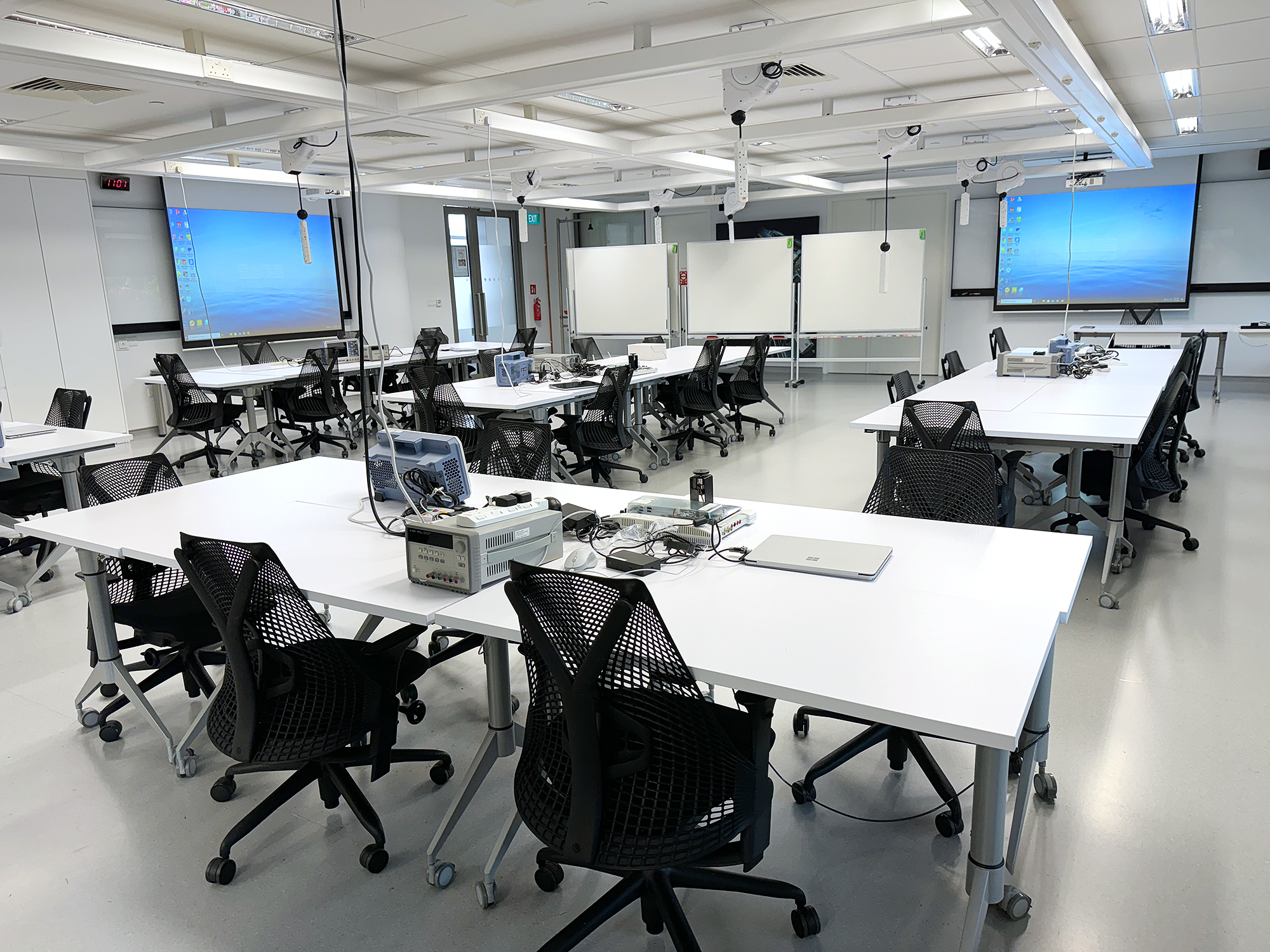 SUTD’s cohort classrooms, now fitted with Extron AV technology, foster interactive and collaborative learning with advanced digital capabilities and easy control systems.