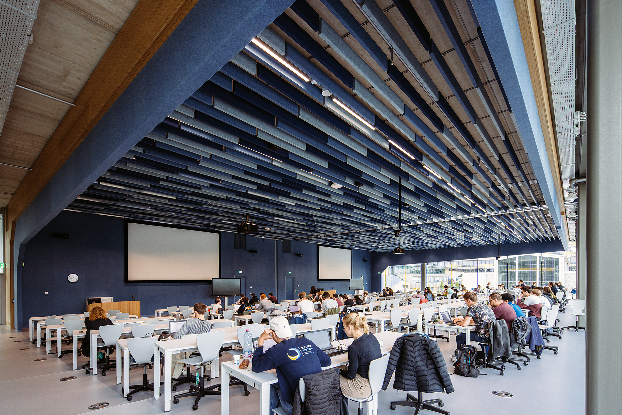 The Echo Building features a total of seven teaching rooms, most of which, like this classroom, have a flexible layout.