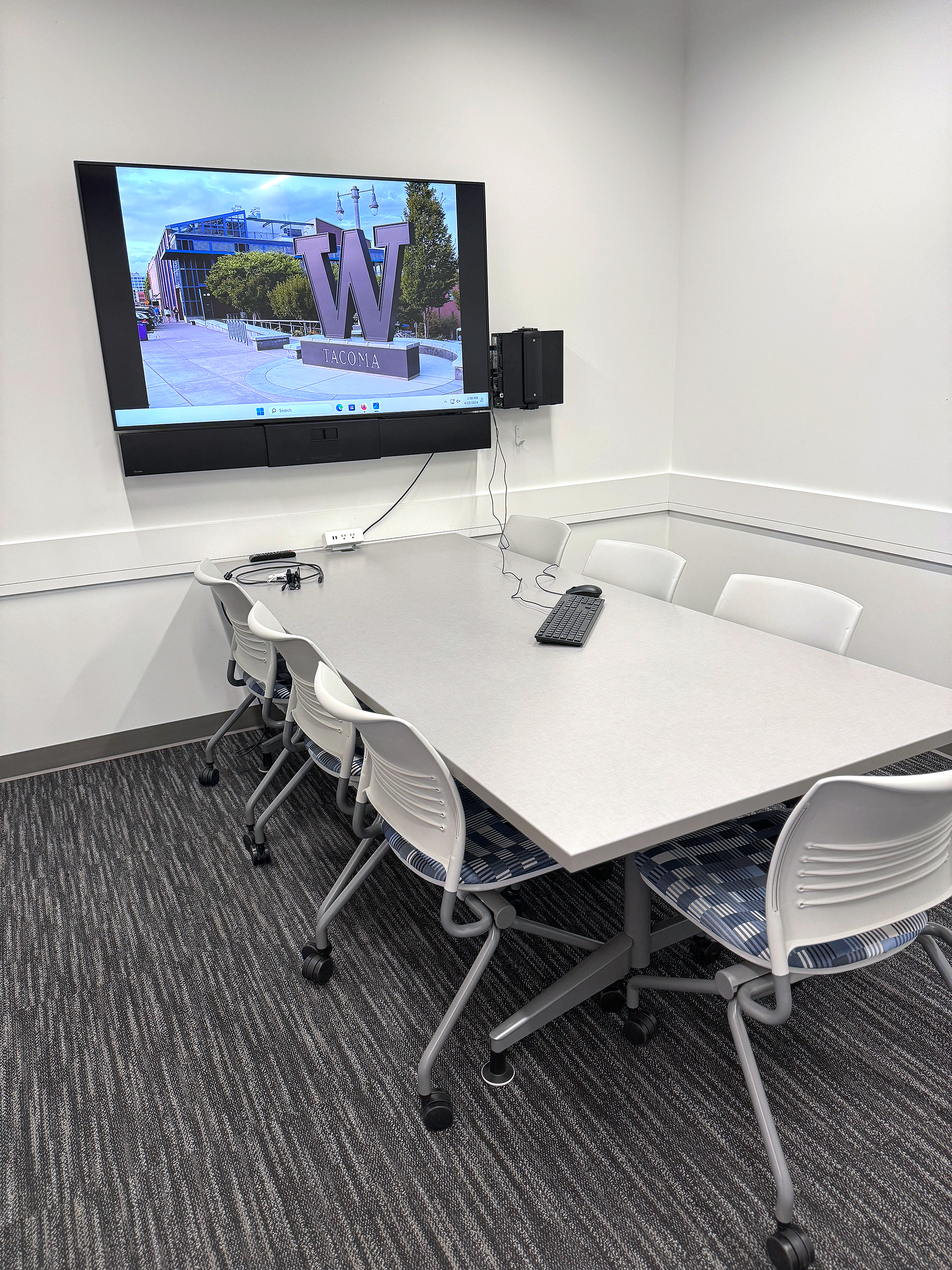 Six breakout rooms on the third floor accommodate impromptu collaboration sessions and scheduled meetings.