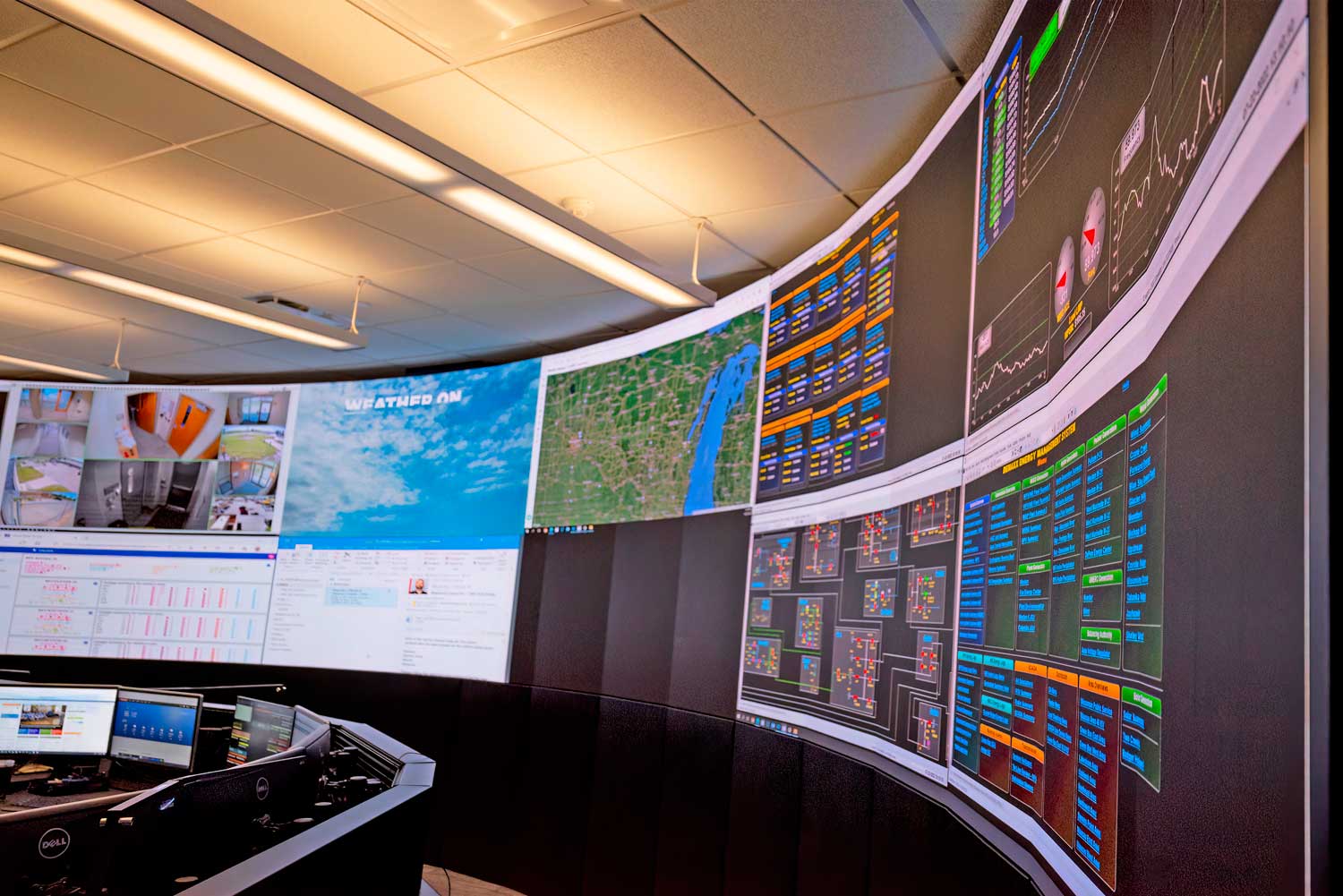 Thumbnail - System operators use a curved videowall driven by an Extron Quantum Ultra processor to monitor and manage the public power grid for the state and its service territories.