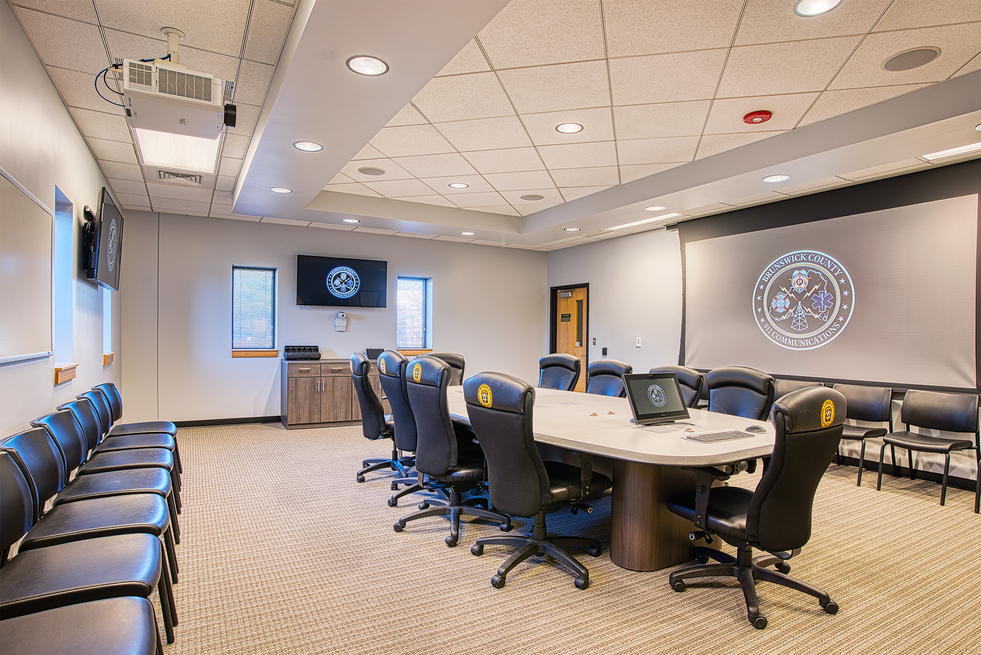 Users are able to manage content selection and presentation to the conference room’s video projection system and additional displays using the Extron 17" TouchLink Pro tabletop touchpanel.