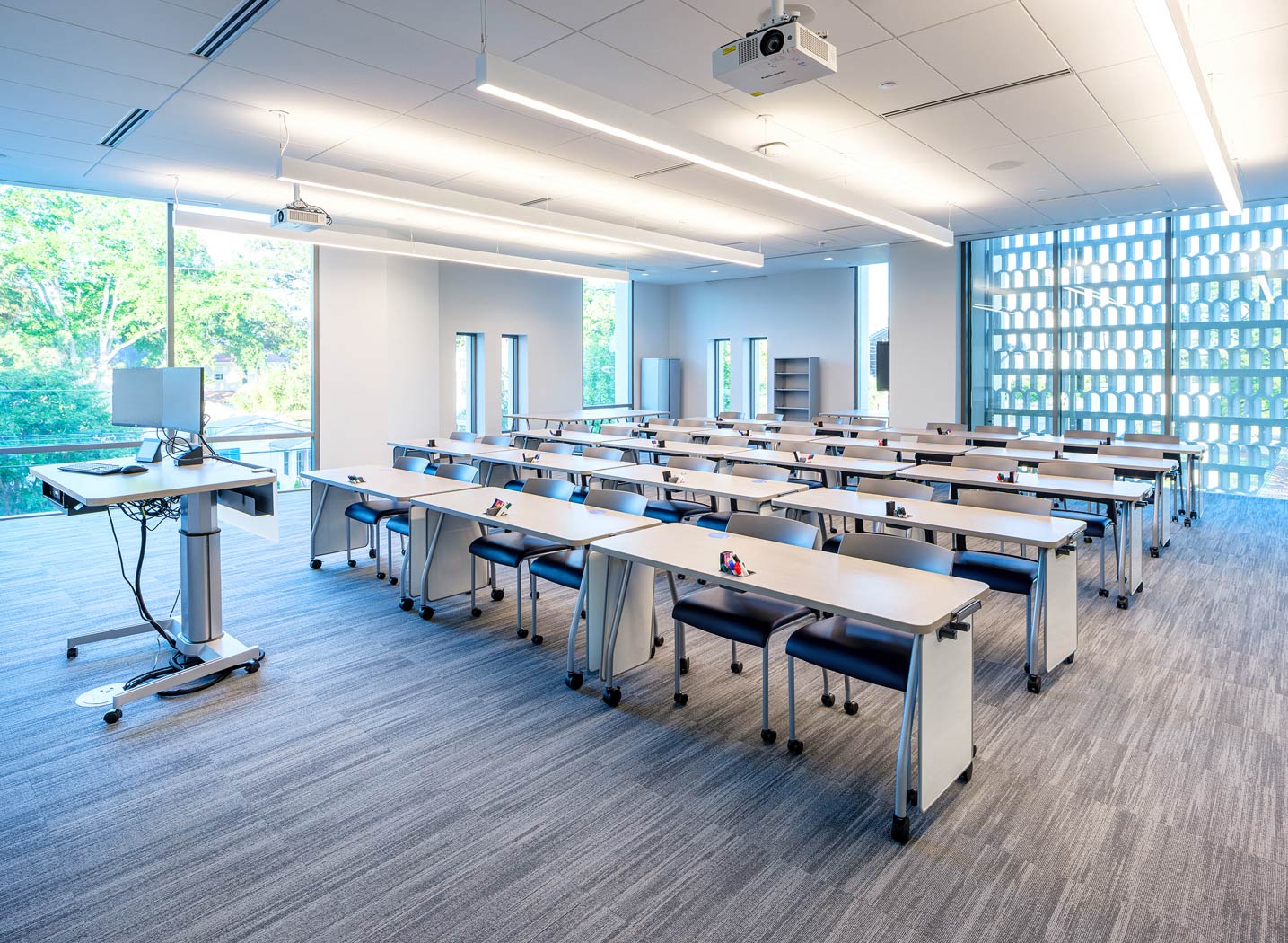 Standard classroom with single level student seating.