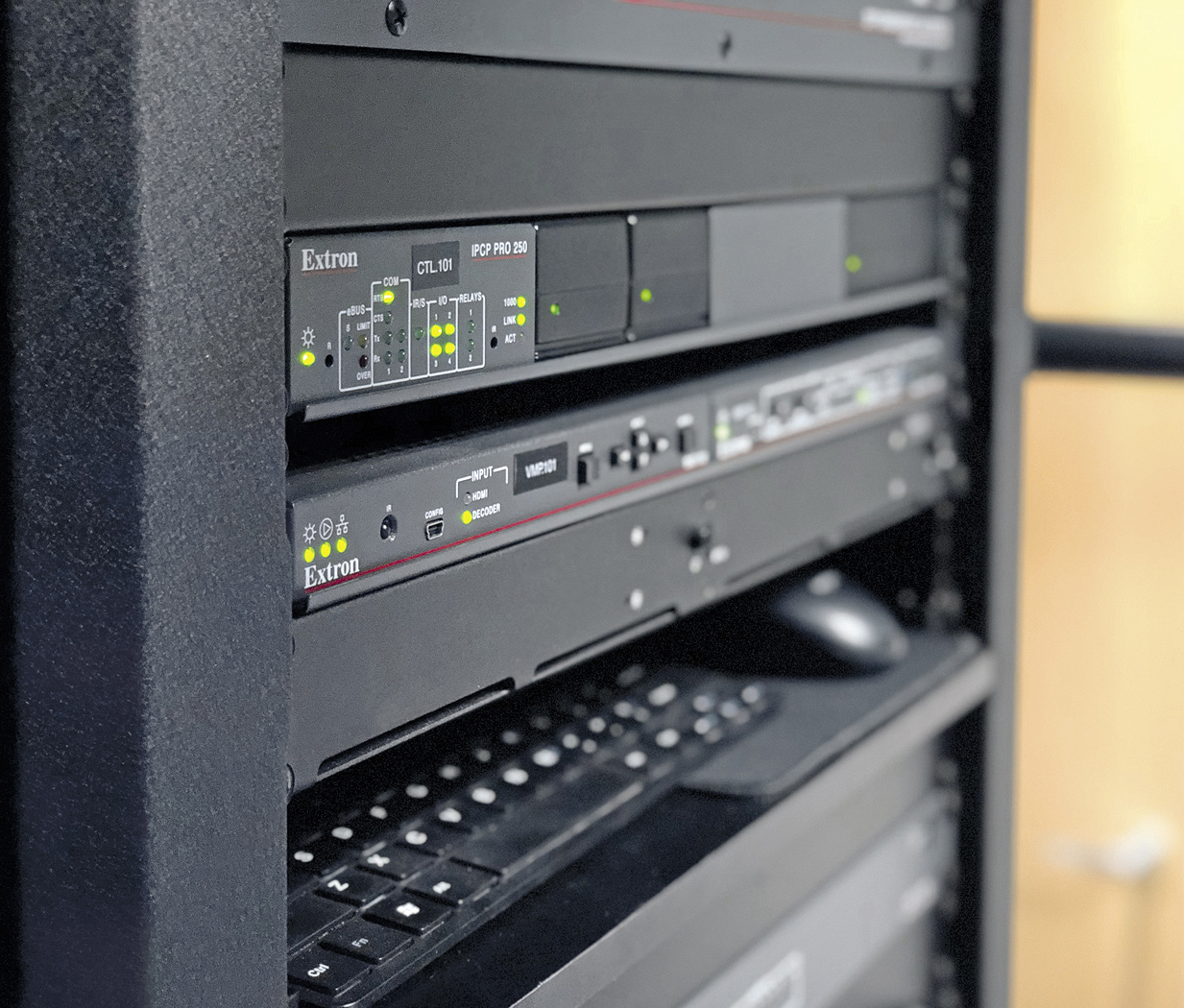 The compact size and energy efficiency of the various Extron products, such as the IPCP Pro 250 control processor and the SMD 202 streaming decoder, allowed the equipment to fit in one master rack.