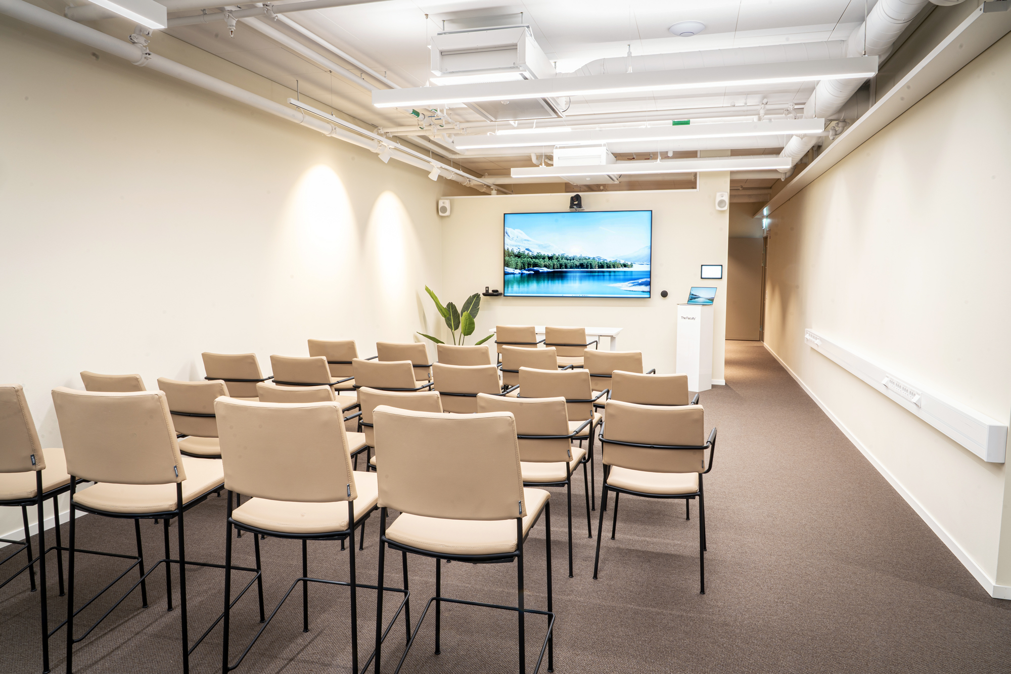 The Faculty, a private plastic surgery clinic in Stockholm, Sweden, provides daily clinical work and  places strong emphasis on sharing surgical knowledge with staff, visiting professionals, and trainees.