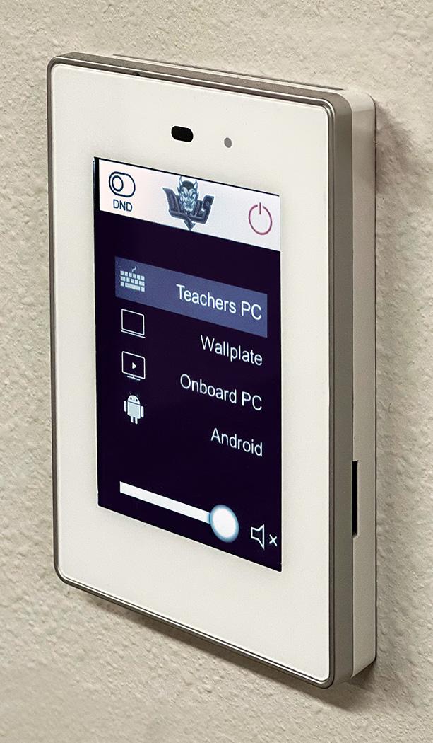 Teachers operate the AV systems in their classrooms through TouchLink Pro touchpanels mounted on the wall. The custom-designed user interface GUIs make operation intuitive and effortless.