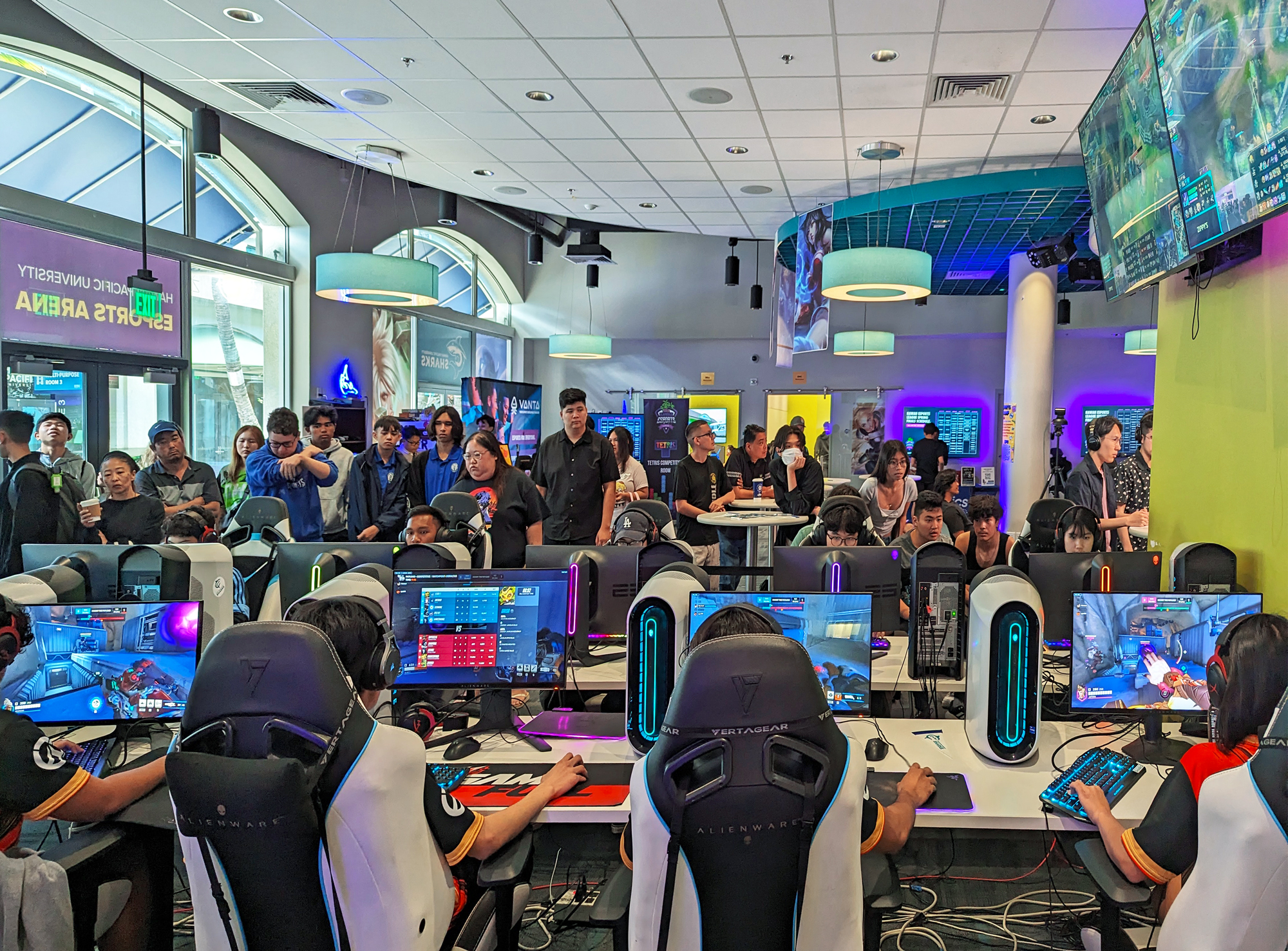 The arena is designed to allow coaches and tournament officials to pass among the players or monitor actions from the streaming booth.