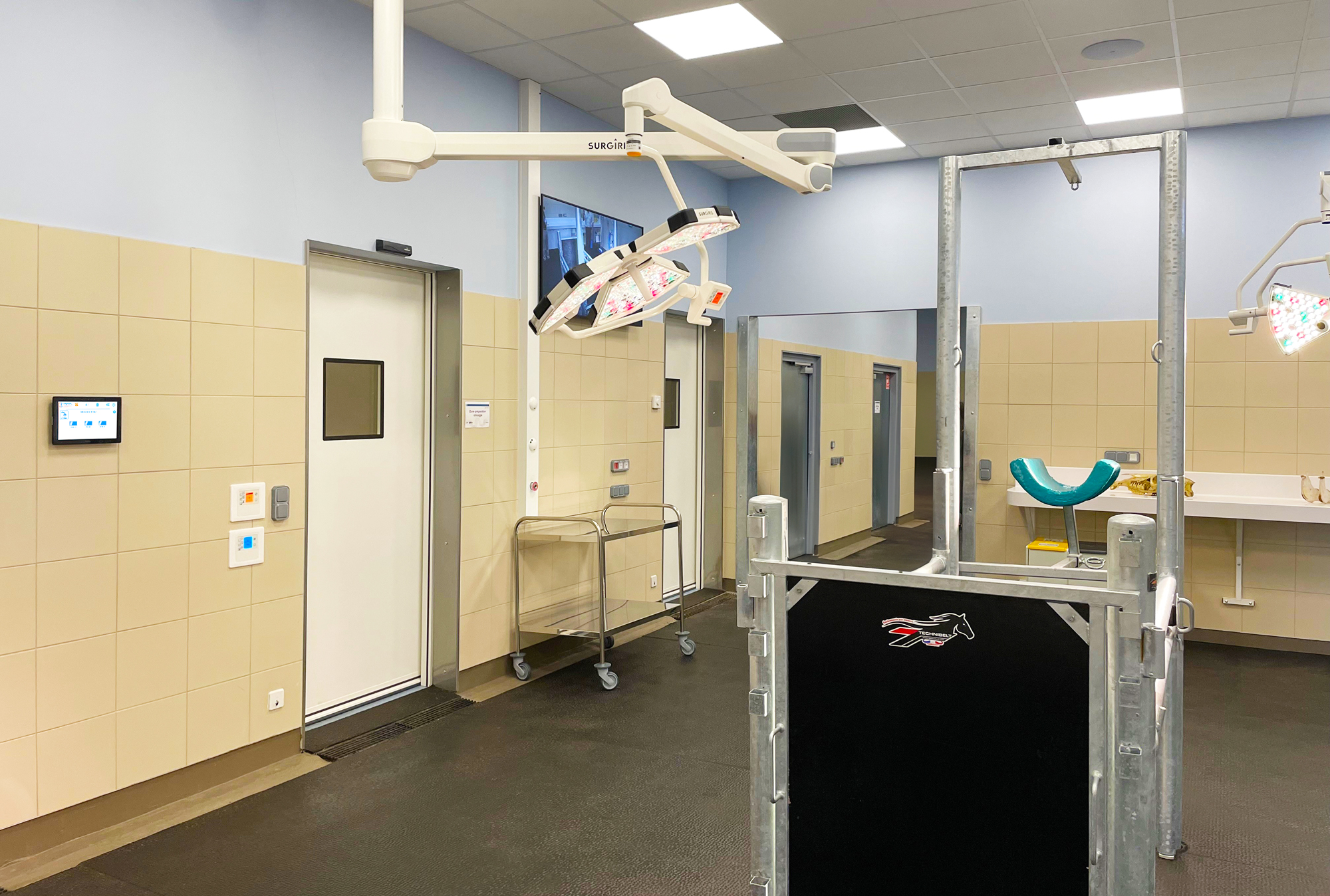 A wall-mounted TouchLink® Pro touchpanel in an exam room provides intuitive AV system control during clinical teaching sessions.