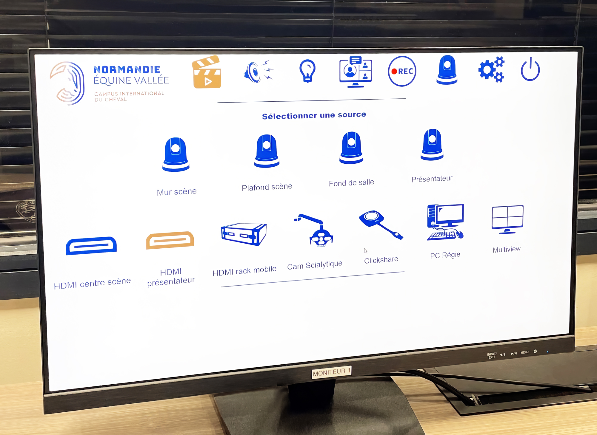 The LinkLicense for User Interfaces Upgrade enables the use of a desktop computer as primary AV system control interface. Staff members can also use a mobile device to control the AV system.