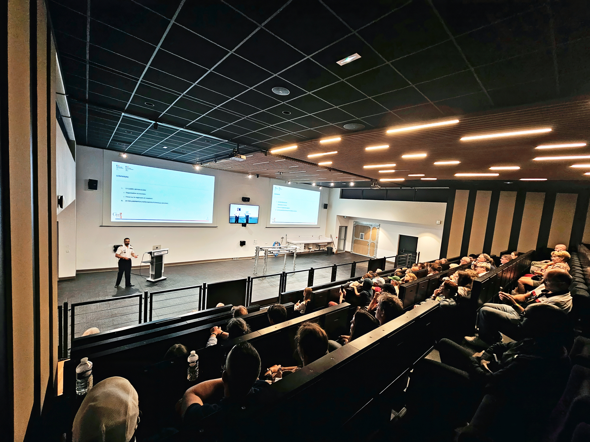 Encoded video is distributed via the fiber infrastructure to displays in teaching spaces, with NAV scaling decoders driving HDMI outputs to monitors and projectors.