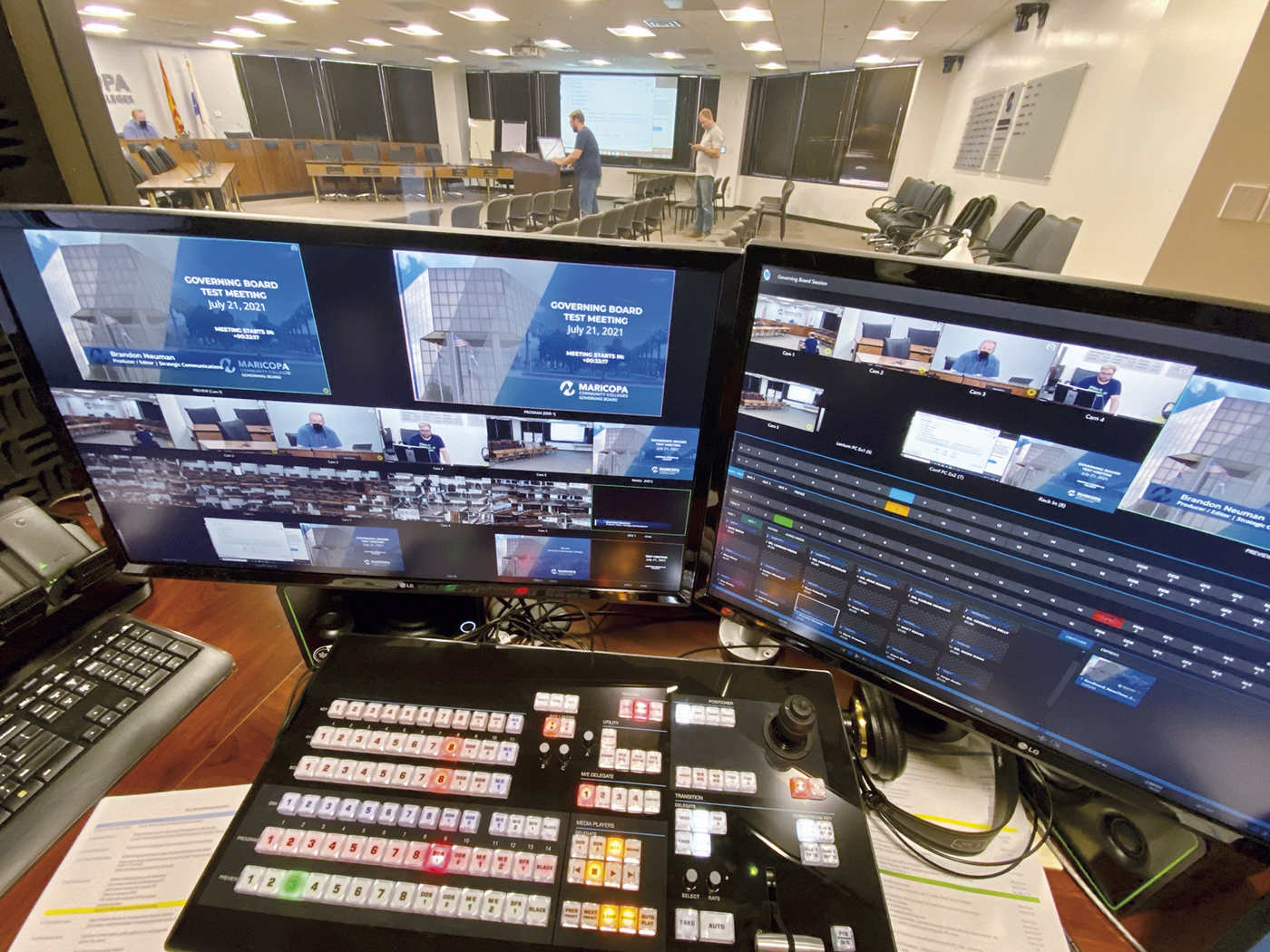 Im benachbarten Technikraum kann der MCCCD-Anlagenbediener das DTP-System überwachen und bedienen, um das Streaming und die Aufzeichnung zu erleichtern sowie die Verfügbarkeit der Einspeisungen und AV-Inhalte für die Fernsehübertragungen zu verwalten.