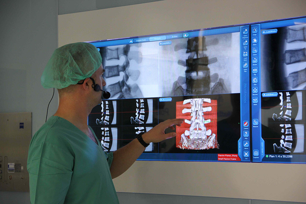 The AV system provides easy access to high resolution images and medical data for teaching purposes.