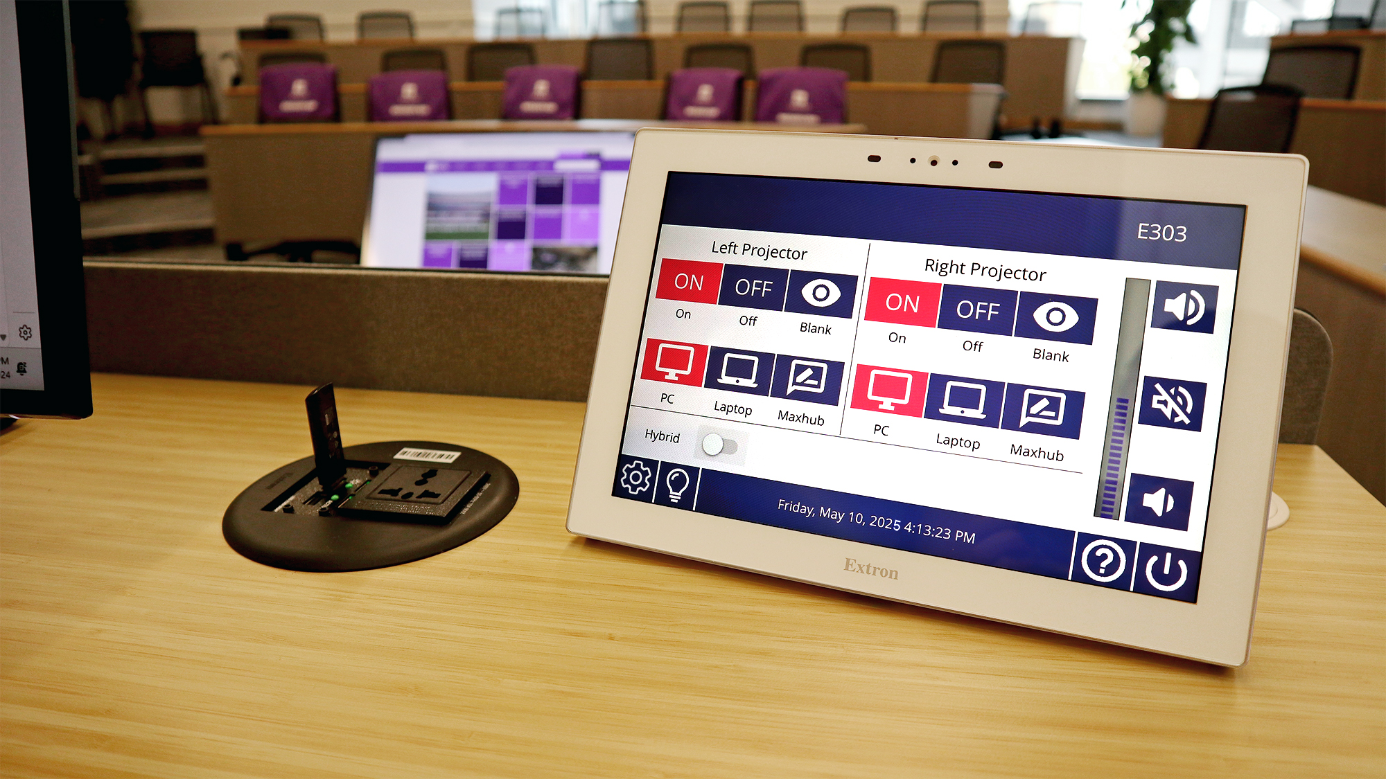 Extron TLP Pro touchpanels in NYU Shanghai classrooms deliver intuitive AV control and high-performance. Their Gorilla Glass touchscreens are scratch and smudge resistant, making them ideal for high traffic educational environments.<br><br>Photos courtesy of NYU Shanghai.