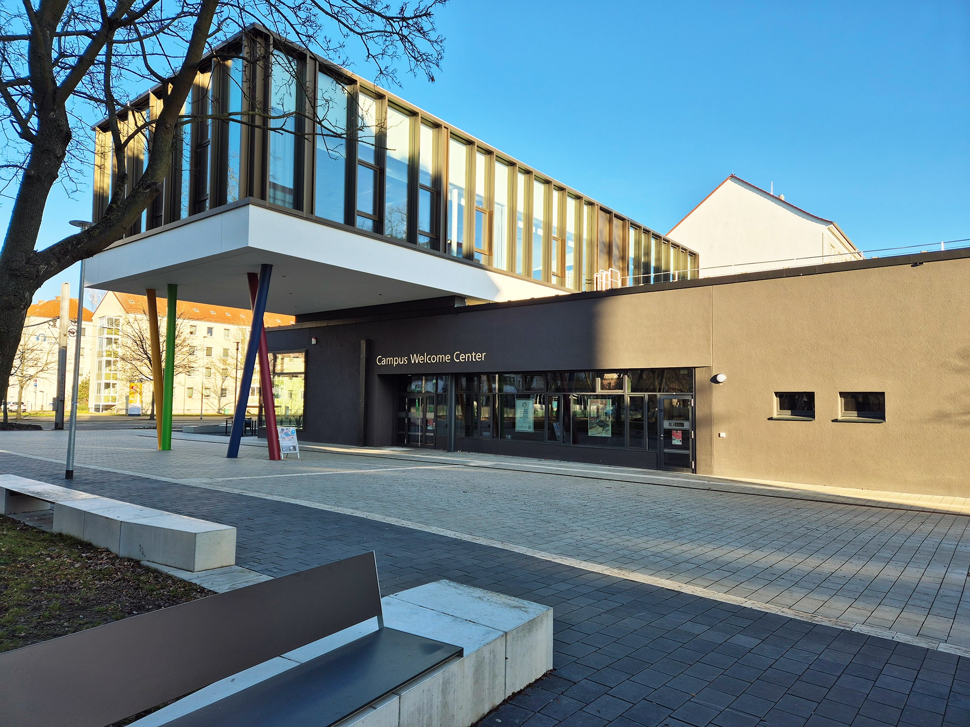L’OVGU a intégré les dernières technologies audiovisuelles Extron pour l’enseignement dans plus de 100 salles de séminaire, amphithéâtres, salles de conférence, ainsi que le Campus Welcome Center. Ceci lui a permis de mettre en place un apprentissage hybride sur l'ensemble du campus et de créer une standardisation du système audiovisuel qui rend plus efficace et économique le support technique IT/AV.
