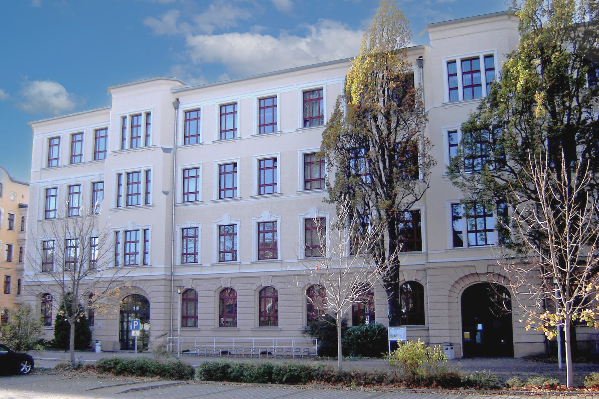 Le bâtiment 5, présenté ici, et le Campus Welcome Center, sur l'image principale, sont deux des nombreux bâtiments du campus de l'université Otto-von-Guericke de Magdebourg qui bénéficient d'une refonte de leur système audiovisuel.