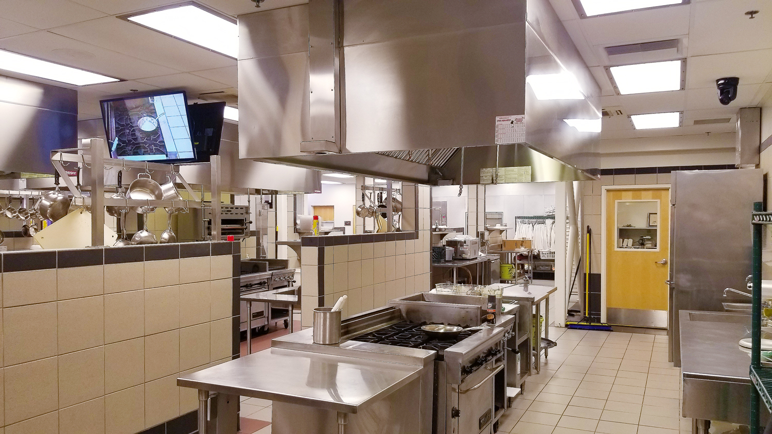 Die St. Helena High School bietet Studienprogramme für die Bereiche Gastronomie und speziell Kochkunst.