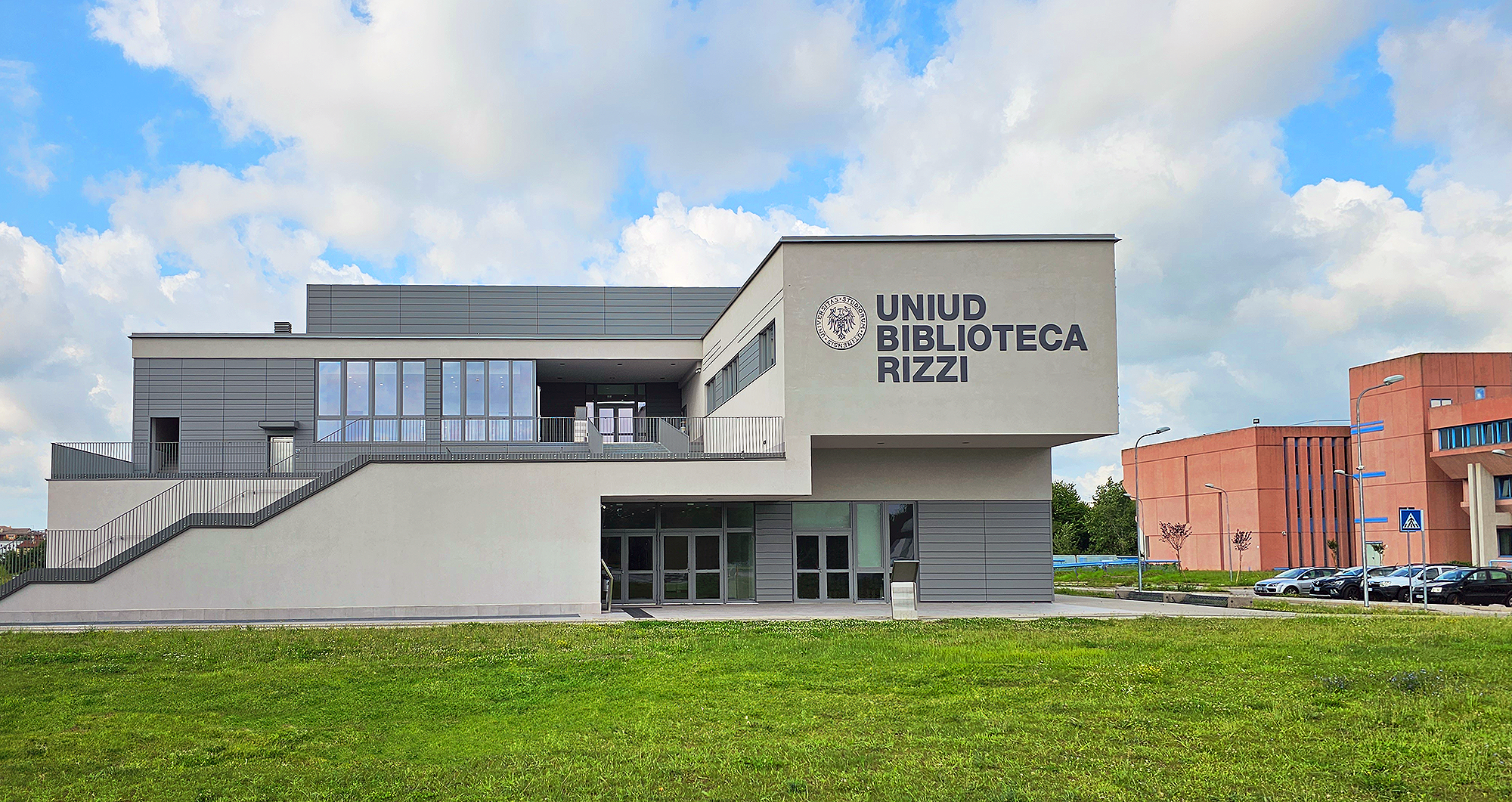 The new Scientific and Technological Library at the University of Udine, Italy, a 2022 “CasaClima” award-winning sustainable architectural marvel.