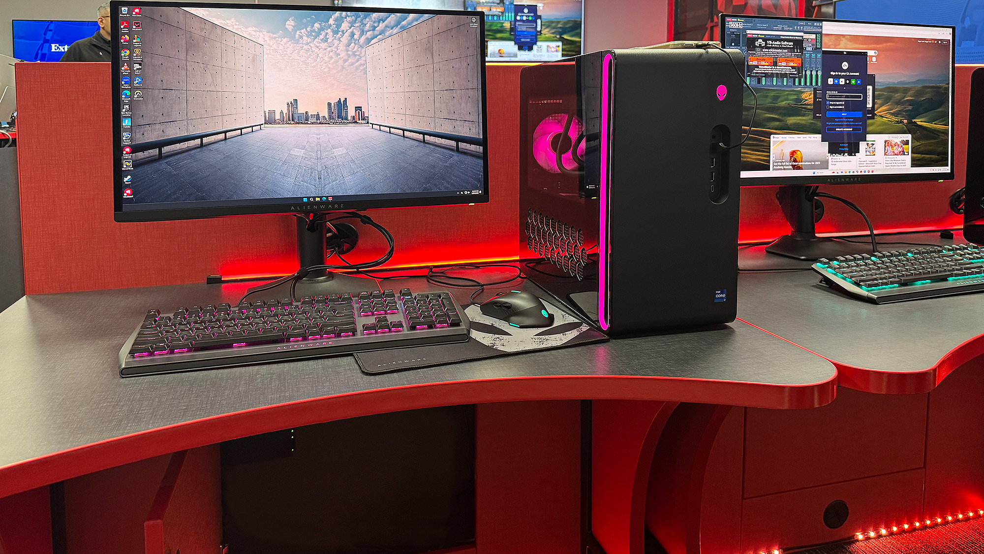 Extron NAV encoders and decoders route content from individual gaming stations to displays throughout the arena. 