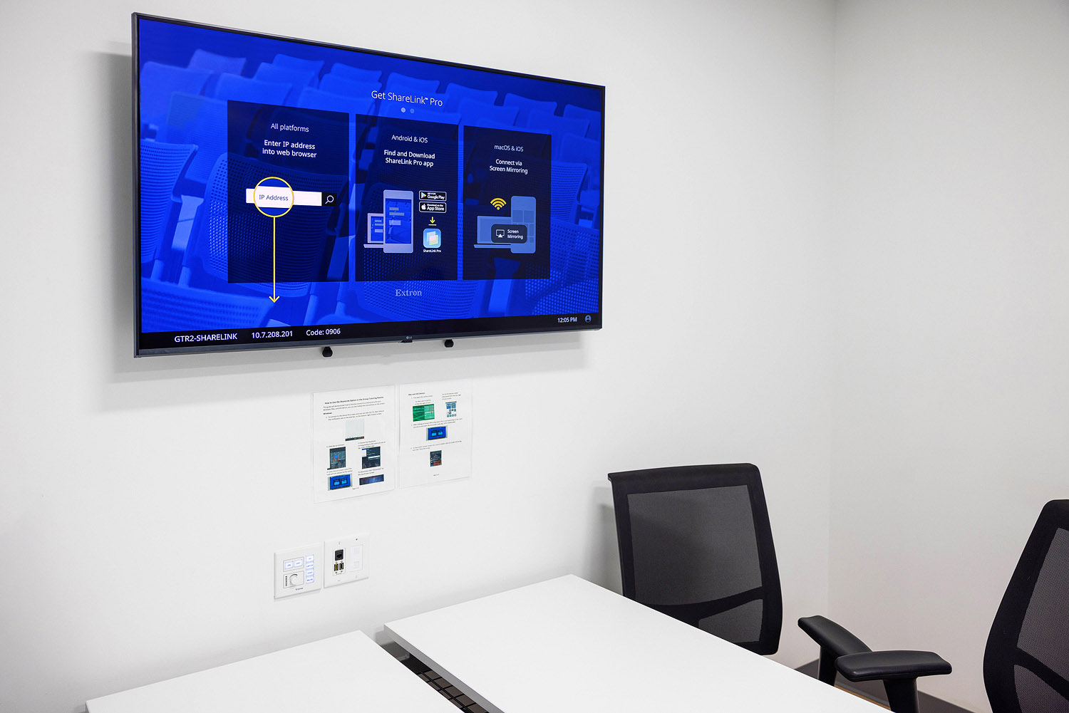 Four group study rooms are each equipped with ShareLink Pro 1100 for wired and wireless collaboration and easily controlled with Extron NBP 100 Network Button Panels.