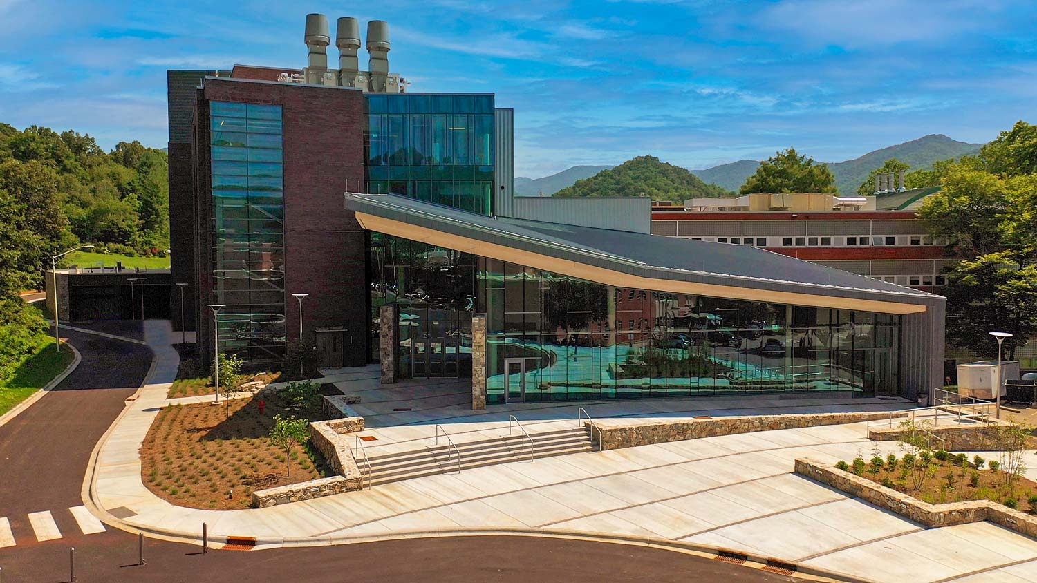 Das neue Apodaca Science Building ist der neueste Lernbereich der Western Carolina University mit umfangreichen audiovisuellen Einrichtungen in den Klassenräumen, Laboren und öffentlichen Versammlungsbereichen. Alle Fotos mit freundlicher Genehmigung der Western Carolina University.