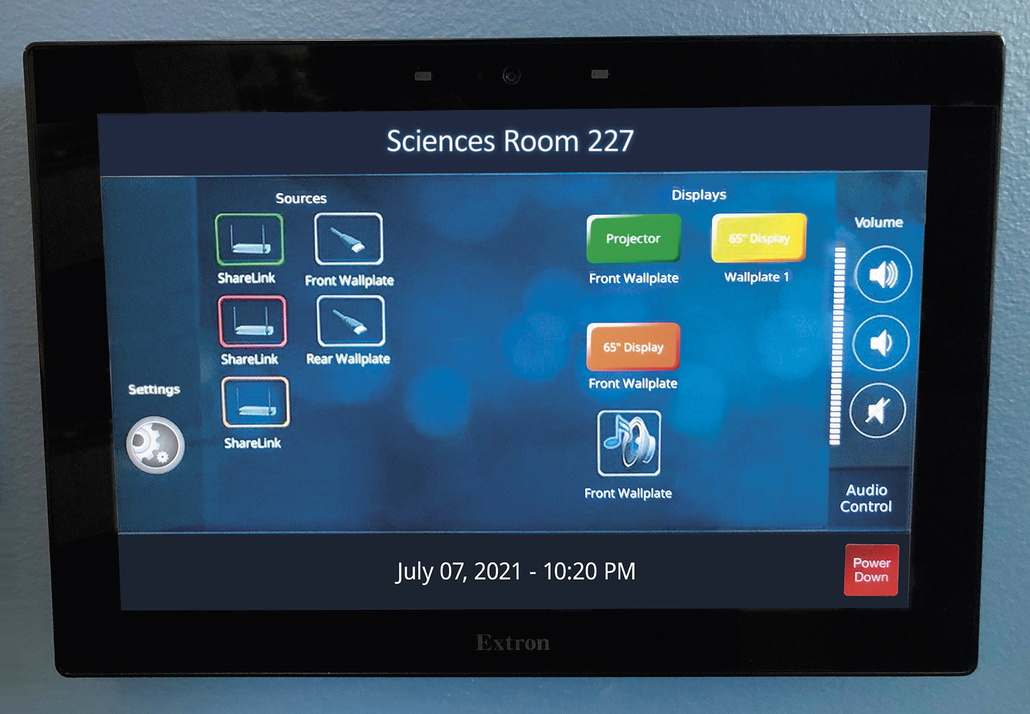 Alle AV-fähigen Lehrbereiche nutzen dieselbe intuitive, interaktive Touchpanel-Benutzeroberfläche für eine einheitliche AV-Steuerungserfahrung für die Nutzer in jedem Raum.