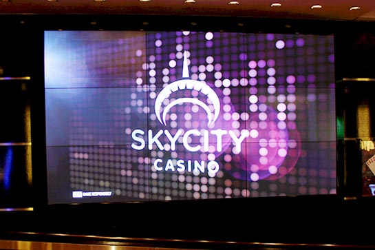 Dispositivo de visualización de pantalla plana del casino SKYCITY, centro de ocio SKYCITY situado en Auckland, Nueva Zelanda